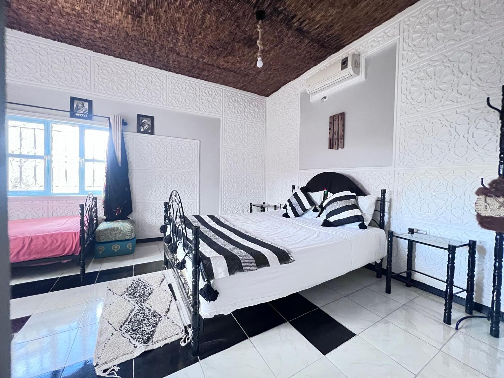 La Maison Traditionnelle Hotel Et Guesthouse Tafraout Ngoại thất bức ảnh